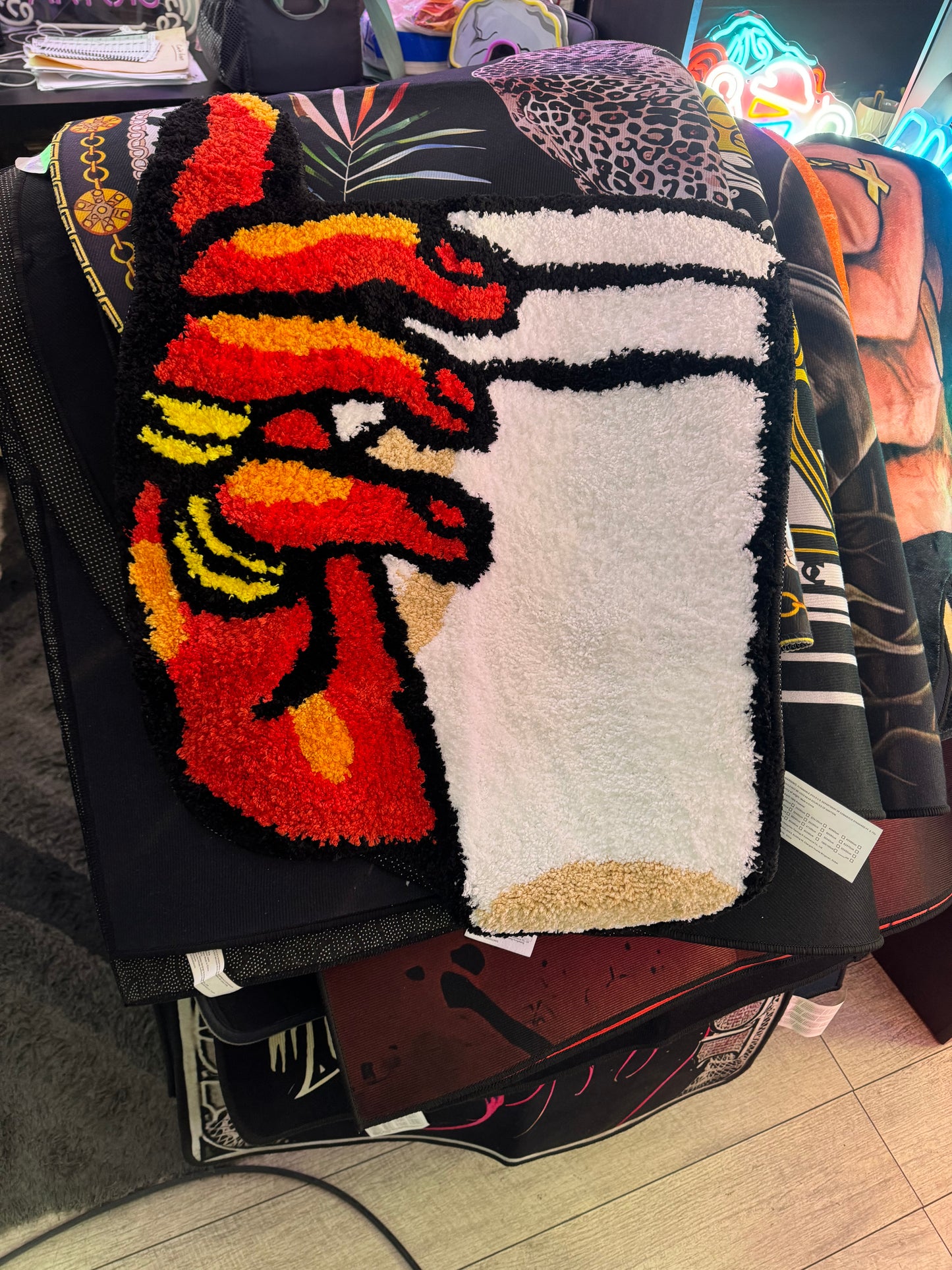 DOUBLE CUP RUG